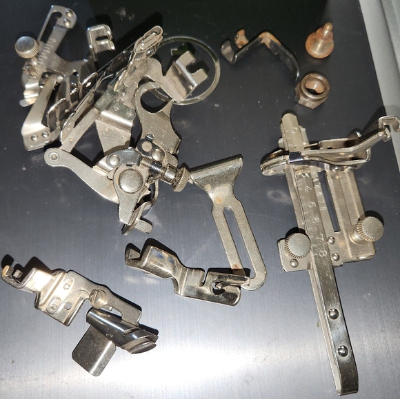 Vintage Singer assorted feet - Picture 4 of 4